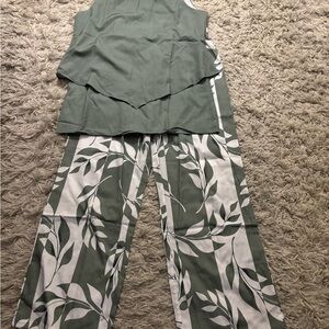 Green and White Leaf Print Pant Set Size S